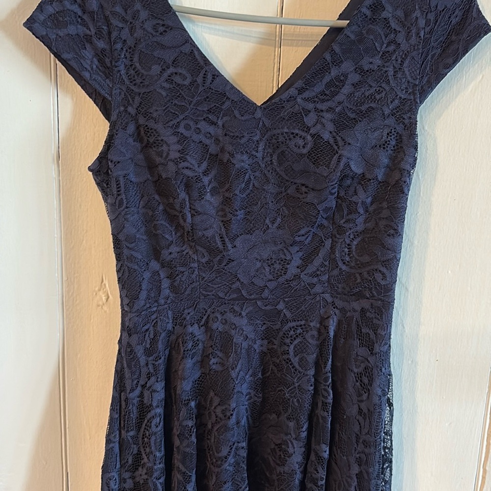 Elegant Blue Dress with Refined Silhouette